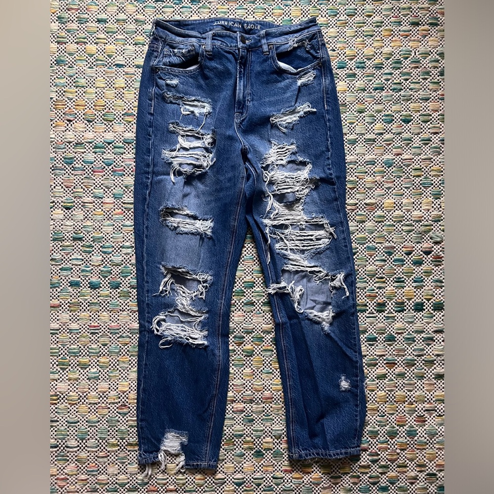 AMERICAN EAGLE JEANS